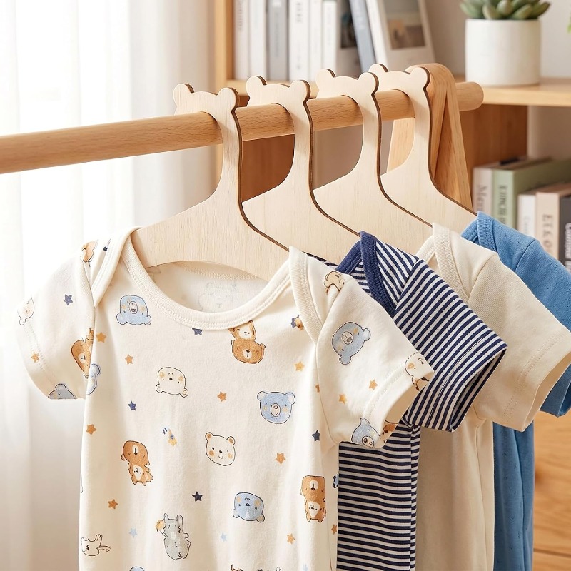 ベビー服ラックかわいいクマ木製子供服ハンガーホームガールプリ - Baby Nursery Hangers のレビューと価格