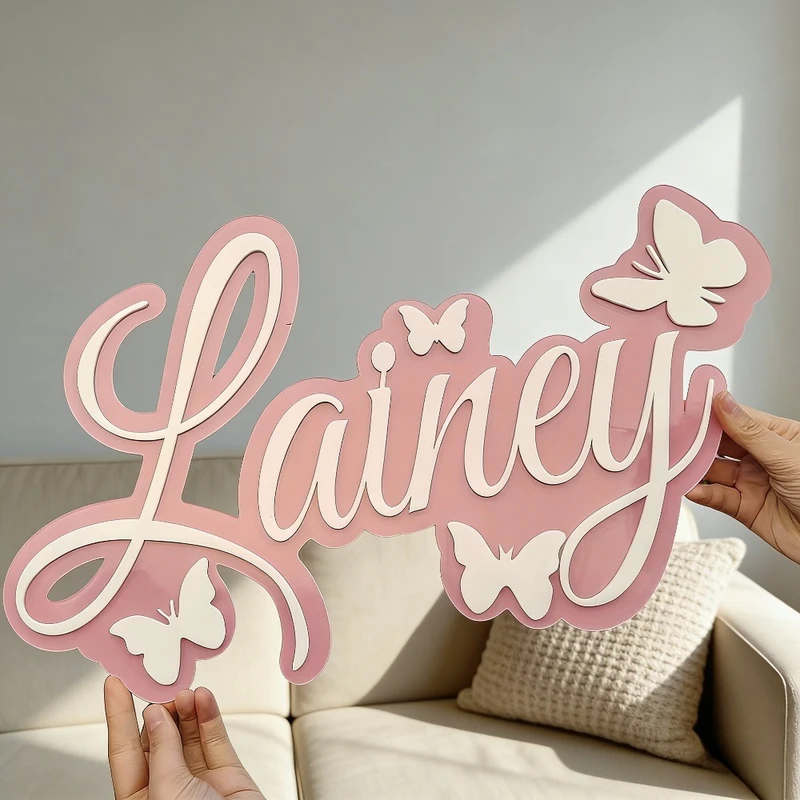 パーソナライズされた赤ちゃんの名前プレート、白い蝶の青いデザ - Baby Nursery Wall Decor のレビューと価格