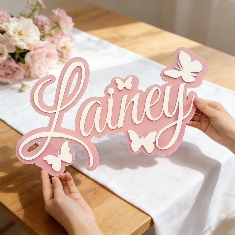 パーソナライズされた赤ちゃんの名前プレート、白い蝶の青いデザ - Baby Nursery Wall Decor のレビューと価格