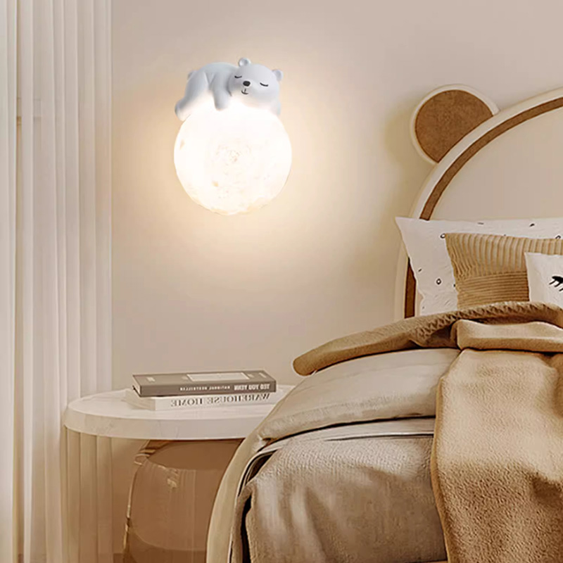 クリエイティブベッドサイドウォールランプスリーピングベアムー - Baby Nursery Wall Lights のレビューと価格